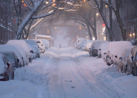 How to Prepare for a Snowstorm and Stay Safe